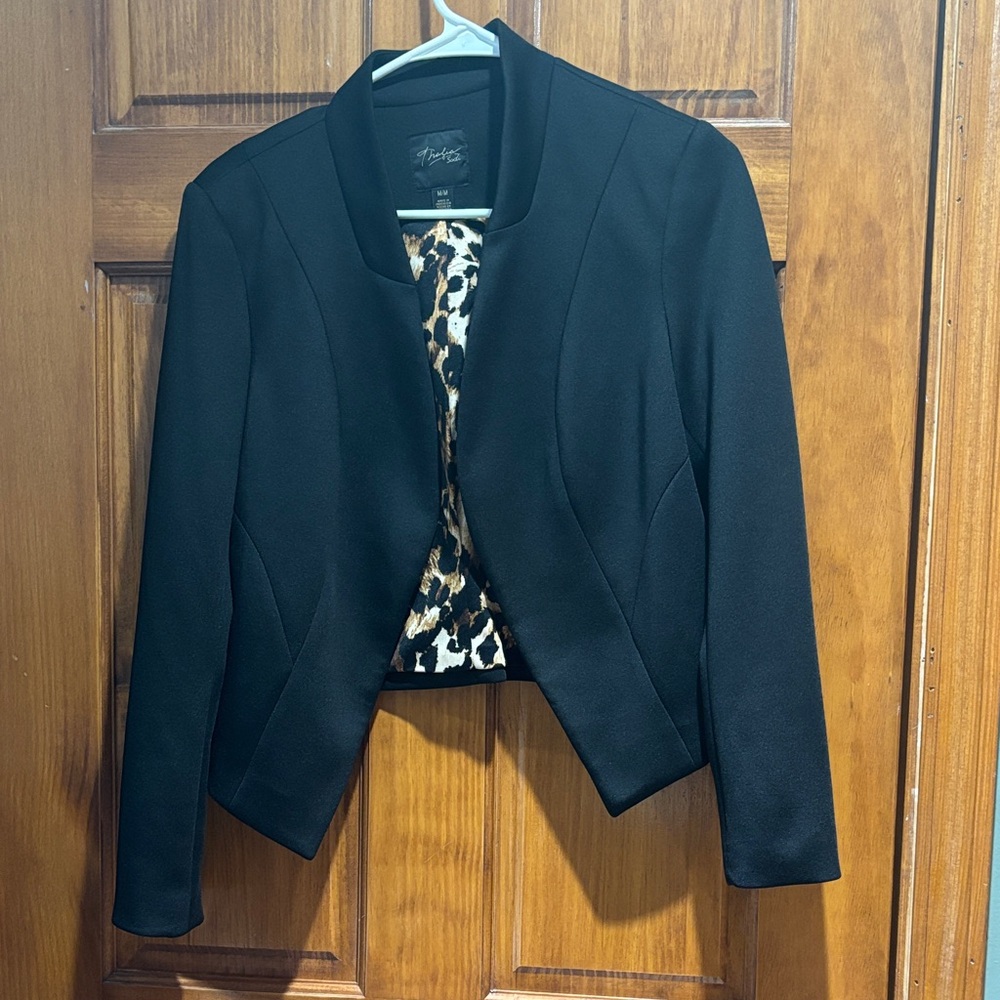Thalia Sodi Black Blazer with Leopard Print Accent❤️